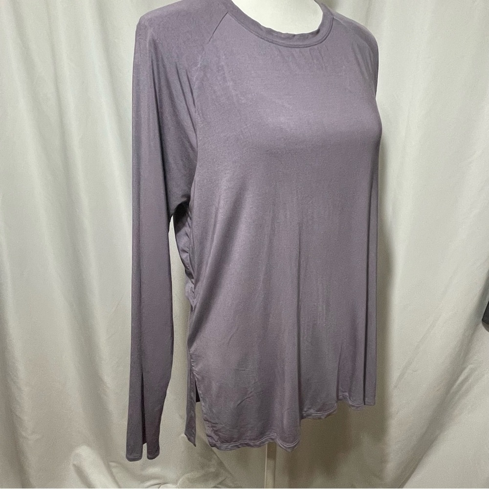 Under Armour Women's Long Sleeve Top in Lavender with Back Cutout - Picture 6 of 13